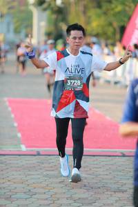 BIB: 3728
                            <button type="button" onclick="openModal(6498052)" class="btn btn-primary btn-sm float-right btn-popup" data-toggle="modal" data-target=".modal-high-quality">
                        <i class="fas fa-shopping-cart"></i> Add to Cart
                    </button>
                                            <button type="button" onclick="isThisMe(6498052, true)" class="btn btn-success btn-sm float-right btn-popup btn-isme hidden" data-toggle="tooltip" data-placement="bottom" title="นี่คือรูปของคุณใช่ไหม คลิกที่นี่เพื่อเอาเข้าอัลบั้ม">
                        <i class="fas fa-plus"></i> Add to album
                    </button>
                    <button type="button" onclick="isThisMe(6498052, false)" class="btn btn-warning btn-sm float-right btn-popup btn-isnotme hidden">
                        <i class="fas fa-ban"></i> Remove from album
                    </button>