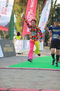 BIB: 6967, 6079, 2019
                            <button type="button" onclick="openModal(6498894)" class="btn btn-primary btn-sm float-right btn-popup" data-toggle="modal" data-target=".modal-high-quality">
                        <i class="fas fa-shopping-cart"></i> Add to Cart
                    </button>
                                            <button type="button" onclick="isThisMe(6498894, true)" class="btn btn-success btn-sm float-right btn-popup btn-isme hidden" data-toggle="tooltip" data-placement="bottom" title="นี่คือรูปของคุณใช่ไหม คลิกที่นี่เพื่อเอาเข้าอัลบั้ม">
                        <i class="fas fa-plus"></i> Add to album
                    </button>
                    <button type="button" onclick="isThisMe(6498894, false)" class="btn btn-warning btn-sm float-right btn-popup btn-isnotme hidden">
                        <i class="fas fa-ban"></i> Remove from album
                    </button>