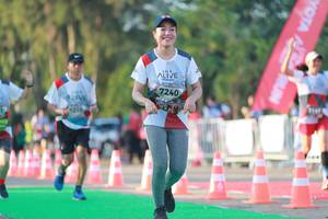 BIB: 7240, 210
                            <button type="button" onclick="openModal(6501283)" class="btn btn-primary btn-sm float-right btn-popup" data-toggle="modal" data-target=".modal-high-quality">
                        <i class="fas fa-shopping-cart"></i> Add to Cart
                    </button>
                                            <button type="button" onclick="isThisMe(6501283, true)" class="btn btn-success btn-sm float-right btn-popup btn-isme hidden" data-toggle="tooltip" data-placement="bottom" title="นี่คือรูปของคุณใช่ไหม คลิกที่นี่เพื่อเอาเข้าอัลบั้ม">
                        <i class="fas fa-plus"></i> Add to album
                    </button>
                    <button type="button" onclick="isThisMe(6501283, false)" class="btn btn-warning btn-sm float-right btn-popup btn-isnotme hidden">
                        <i class="fas fa-ban"></i> Remove from album
                    </button>