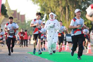 BIB: 011, 6997, 4106
                            <button type="button" onclick="openModal(6500965)" class="btn btn-primary btn-sm float-right btn-popup" data-toggle="modal" data-target=".modal-high-quality">
                        <i class="fas fa-shopping-cart"></i> Add to Cart
                    </button>
                                            <button type="button" onclick="isThisMe(6500965, true)" class="btn btn-success btn-sm float-right btn-popup btn-isme hidden" data-toggle="tooltip" data-placement="bottom" title="นี่คือรูปของคุณใช่ไหม คลิกที่นี่เพื่อเอาเข้าอัลบั้ม">
                        <i class="fas fa-plus"></i> Add to album
                    </button>
                    <button type="button" onclick="isThisMe(6500965, false)" class="btn btn-warning btn-sm float-right btn-popup btn-isnotme hidden">
                        <i class="fas fa-ban"></i> Remove from album
                    </button>