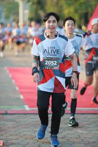 BIB: 2052, 120
                            <button type="button" onclick="openModal(6500123)" class="btn btn-primary btn-sm float-right btn-popup" data-toggle="modal" data-target=".modal-high-quality">
                        <i class="fas fa-shopping-cart"></i> Add to Cart
                    </button>
                                            <button type="button" onclick="isThisMe(6500123, true)" class="btn btn-success btn-sm float-right btn-popup btn-isme hidden" data-toggle="tooltip" data-placement="bottom" title="นี่คือรูปของคุณใช่ไหม คลิกที่นี่เพื่อเอาเข้าอัลบั้ม">
                        <i class="fas fa-plus"></i> Add to album
                    </button>
                    <button type="button" onclick="isThisMe(6500123, false)" class="btn btn-warning btn-sm float-right btn-popup btn-isnotme hidden">
                        <i class="fas fa-ban"></i> Remove from album
                    </button>