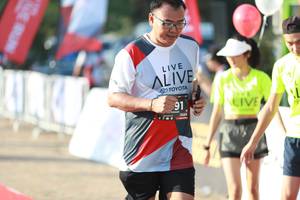 BIB: 128
                            <button type="button" onclick="openModal(6505149)" class="btn btn-primary btn-sm float-right btn-popup" data-toggle="modal" data-target=".modal-high-quality">
                        <i class="fas fa-shopping-cart"></i> Add to Cart
                    </button>
                                            <button type="button" onclick="isThisMe(6505149, true)" class="btn btn-success btn-sm float-right btn-popup btn-isme hidden" data-toggle="tooltip" data-placement="bottom" title="นี่คือรูปของคุณใช่ไหม คลิกที่นี่เพื่อเอาเข้าอัลบั้ม">
                        <i class="fas fa-plus"></i> Add to album
                    </button>
                    <button type="button" onclick="isThisMe(6505149, false)" class="btn btn-warning btn-sm float-right btn-popup btn-isnotme hidden">
                        <i class="fas fa-ban"></i> Remove from album
                    </button>