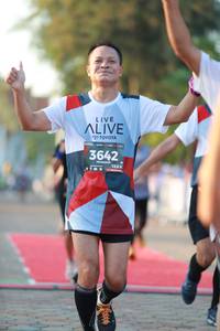 BIB: 3642, 124
                            <button type="button" onclick="openModal(6498863)" class="btn btn-primary btn-sm float-right btn-popup" data-toggle="modal" data-target=".modal-high-quality">
                        <i class="fas fa-shopping-cart"></i> Add to Cart
                    </button>
                                            <button type="button" onclick="isThisMe(6498863, true)" class="btn btn-success btn-sm float-right btn-popup btn-isme hidden" data-toggle="tooltip" data-placement="bottom" title="นี่คือรูปของคุณใช่ไหม คลิกที่นี่เพื่อเอาเข้าอัลบั้ม">
                        <i class="fas fa-plus"></i> Add to album
                    </button>
                    <button type="button" onclick="isThisMe(6498863, false)" class="btn btn-warning btn-sm float-right btn-popup btn-isnotme hidden">
                        <i class="fas fa-ban"></i> Remove from album
                    </button>