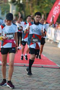 BIB: 3085, 3654
                            <button type="button" onclick="openModal(6493686)" class="btn btn-primary btn-sm float-right btn-popup" data-toggle="modal" data-target=".modal-high-quality">
                        <i class="fas fa-shopping-cart"></i> Add to Cart
                    </button>
                                            <button type="button" onclick="isThisMe(6493686, true)" class="btn btn-success btn-sm float-right btn-popup btn-isme hidden" data-toggle="tooltip" data-placement="bottom" title="นี่คือรูปของคุณใช่ไหม คลิกที่นี่เพื่อเอาเข้าอัลบั้ม">
                        <i class="fas fa-plus"></i> Add to album
                    </button>
                    <button type="button" onclick="isThisMe(6493686, false)" class="btn btn-warning btn-sm float-right btn-popup btn-isnotme hidden">
                        <i class="fas fa-ban"></i> Remove from album
                    </button>