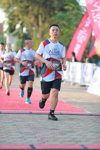 BIB: 670
                            <button type="button" onclick="openModal(6499447)" class="btn btn-primary btn-sm float-right btn-popup" data-toggle="modal" data-target=".modal-high-quality">
                        <i class="fas fa-shopping-cart"></i> Add to Cart
                    </button>
                                            <button type="button" onclick="isThisMe(6499447, true)" class="btn btn-success btn-sm float-right btn-popup btn-isme hidden" data-toggle="tooltip" data-placement="bottom" title="นี่คือรูปของคุณใช่ไหม คลิกที่นี่เพื่อเอาเข้าอัลบั้ม">
                        <i class="fas fa-plus"></i> Add to album
                    </button>
                    <button type="button" onclick="isThisMe(6499447, false)" class="btn btn-warning btn-sm float-right btn-popup btn-isnotme hidden">
                        <i class="fas fa-ban"></i> Remove from album
                    </button>