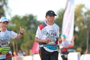 BIB: 210, 6371
                            <button type="button" onclick="openModal(6501286)" class="btn btn-primary btn-sm float-right btn-popup" data-toggle="modal" data-target=".modal-high-quality">
                        <i class="fas fa-shopping-cart"></i> Add to Cart
                    </button>
                                            <button type="button" onclick="isThisMe(6501286, true)" class="btn btn-success btn-sm float-right btn-popup btn-isme hidden" data-toggle="tooltip" data-placement="bottom" title="นี่คือรูปของคุณใช่ไหม คลิกที่นี่เพื่อเอาเข้าอัลบั้ม">
                        <i class="fas fa-plus"></i> Add to album
                    </button>
                    <button type="button" onclick="isThisMe(6501286, false)" class="btn btn-warning btn-sm float-right btn-popup btn-isnotme hidden">
                        <i class="fas fa-ban"></i> Remove from album
                    </button>