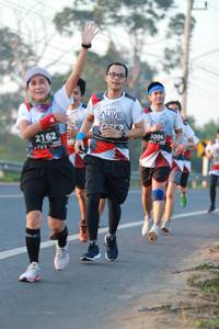 BIB: 3004, 2162
                            <button type="button" onclick="openModal(6447143)" class="btn btn-primary btn-sm float-right btn-popup" data-toggle="modal" data-target=".modal-high-quality">
                        <i class="fas fa-shopping-cart"></i> Add to Cart
                    </button>
                                            <button type="button" onclick="isThisMe(6447143, true)" class="btn btn-success btn-sm float-right btn-popup btn-isme hidden" data-toggle="tooltip" data-placement="bottom" title="นี่คือรูปของคุณใช่ไหม คลิกที่นี่เพื่อเอาเข้าอัลบั้ม">
                        <i class="fas fa-plus"></i> Add to album
                    </button>
                    <button type="button" onclick="isThisMe(6447143, false)" class="btn btn-warning btn-sm float-right btn-popup btn-isnotme hidden">
                        <i class="fas fa-ban"></i> Remove from album
                    </button>