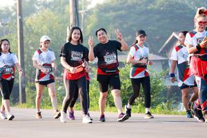 BIB: 6440, 7515, 2917, 723
                            <button type="button" onclick="openModal(6496980)" class="btn btn-primary btn-sm float-right btn-popup" data-toggle="modal" data-target=".modal-high-quality">
                        <i class="fas fa-shopping-cart"></i> Add to Cart
                    </button>
                                            <button type="button" onclick="isThisMe(6496980, true)" class="btn btn-success btn-sm float-right btn-popup btn-isme hidden" data-toggle="tooltip" data-placement="bottom" title="นี่คือรูปของคุณใช่ไหม คลิกที่นี่เพื่อเอาเข้าอัลบั้ม">
                        <i class="fas fa-plus"></i> Add to album
                    </button>
                    <button type="button" onclick="isThisMe(6496980, false)" class="btn btn-warning btn-sm float-right btn-popup btn-isnotme hidden">
                        <i class="fas fa-ban"></i> Remove from album
                    </button>