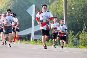 BIB: 7772, 655, 998
                            <button type="button" onclick="openModal(6488603)" class="btn btn-primary btn-sm float-right btn-popup" data-toggle="modal" data-target=".modal-high-quality">
                        <i class="fas fa-shopping-cart"></i> Add to Cart
                    </button>
                                            <button type="button" onclick="isThisMe(6488603, true)" class="btn btn-success btn-sm float-right btn-popup btn-isme hidden" data-toggle="tooltip" data-placement="bottom" title="นี่คือรูปของคุณใช่ไหม คลิกที่นี่เพื่อเอาเข้าอัลบั้ม">
                        <i class="fas fa-plus"></i> Add to album
                    </button>
                    <button type="button" onclick="isThisMe(6488603, false)" class="btn btn-warning btn-sm float-right btn-popup btn-isnotme hidden">
                        <i class="fas fa-ban"></i> Remove from album
                    </button>