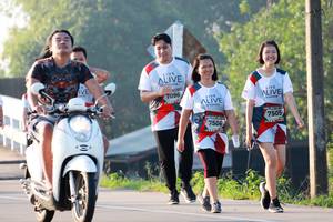 BIB: 7096, 7505, 7506
                            <button type="button" onclick="openModal(6498284)" class="btn btn-primary btn-sm float-right btn-popup" data-toggle="modal" data-target=".modal-high-quality">
                        <i class="fas fa-shopping-cart"></i> Add to Cart
                    </button>
                                            <button type="button" onclick="isThisMe(6498284, true)" class="btn btn-success btn-sm float-right btn-popup btn-isme hidden" data-toggle="tooltip" data-placement="bottom" title="นี่คือรูปของคุณใช่ไหม คลิกที่นี่เพื่อเอาเข้าอัลบั้ม">
                        <i class="fas fa-plus"></i> Add to album
                    </button>
                    <button type="button" onclick="isThisMe(6498284, false)" class="btn btn-warning btn-sm float-right btn-popup btn-isnotme hidden">
                        <i class="fas fa-ban"></i> Remove from album
                    </button>