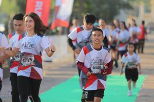 BIB: 661, 6715, 6603
                            <button type="button" onclick="openModal(6432791)" class="btn btn-primary btn-sm float-right btn-popup" data-toggle="modal" data-target=".modal-high-quality">
                        <i class="fas fa-shopping-cart"></i> Add to Cart
                    </button>
                                            <button type="button" onclick="isThisMe(6432791, true)" class="btn btn-success btn-sm float-right btn-popup btn-isme hidden" data-toggle="tooltip" data-placement="bottom" title="นี่คือรูปของคุณใช่ไหม คลิกที่นี่เพื่อเอาเข้าอัลบั้ม">
                        <i class="fas fa-plus"></i> Add to album
                    </button>
                    <button type="button" onclick="isThisMe(6432791, false)" class="btn btn-warning btn-sm float-right btn-popup btn-isnotme hidden">
                        <i class="fas fa-ban"></i> Remove from album
                    </button>