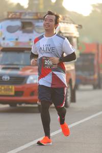 BIB: 208
                            <button type="button" onclick="openModal(6424586)" class="btn btn-primary btn-sm float-right btn-popup" data-toggle="modal" data-target=".modal-high-quality">
                        <i class="fas fa-shopping-cart"></i> Add to Cart
                    </button>
                                            <button type="button" onclick="isThisMe(6424586, true)" class="btn btn-success btn-sm float-right btn-popup btn-isme hidden" data-toggle="tooltip" data-placement="bottom" title="นี่คือรูปของคุณใช่ไหม คลิกที่นี่เพื่อเอาเข้าอัลบั้ม">
                        <i class="fas fa-plus"></i> Add to album
                    </button>
                    <button type="button" onclick="isThisMe(6424586, false)" class="btn btn-warning btn-sm float-right btn-popup btn-isnotme hidden">
                        <i class="fas fa-ban"></i> Remove from album
                    </button>