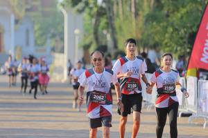 BIB: 2108, 2190, 2062
                            <button type="button" onclick="openModal(6427419)" class="btn btn-primary btn-sm float-right btn-popup" data-toggle="modal" data-target=".modal-high-quality">
                        <i class="fas fa-shopping-cart"></i> Add to Cart
                    </button>
                                            <button type="button" onclick="isThisMe(6427419, true)" class="btn btn-success btn-sm float-right btn-popup btn-isme hidden" data-toggle="tooltip" data-placement="bottom" title="นี่คือรูปของคุณใช่ไหม คลิกที่นี่เพื่อเอาเข้าอัลบั้ม">
                        <i class="fas fa-plus"></i> Add to album
                    </button>
                    <button type="button" onclick="isThisMe(6427419, false)" class="btn btn-warning btn-sm float-right btn-popup btn-isnotme hidden">
                        <i class="fas fa-ban"></i> Remove from album
                    </button>