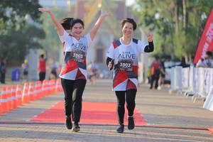 BIB: 3903, 3902
                            <button type="button" onclick="openModal(6433372)" class="btn btn-primary btn-sm float-right btn-popup" data-toggle="modal" data-target=".modal-high-quality">
                        <i class="fas fa-shopping-cart"></i> Add to Cart
                    </button>
                                            <button type="button" onclick="isThisMe(6433372, true)" class="btn btn-success btn-sm float-right btn-popup btn-isme hidden" data-toggle="tooltip" data-placement="bottom" title="นี่คือรูปของคุณใช่ไหม คลิกที่นี่เพื่อเอาเข้าอัลบั้ม">
                        <i class="fas fa-plus"></i> Add to album
                    </button>
                    <button type="button" onclick="isThisMe(6433372, false)" class="btn btn-warning btn-sm float-right btn-popup btn-isnotme hidden">
                        <i class="fas fa-ban"></i> Remove from album
                    </button>