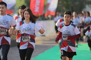 BIB: 652, 6715
                            <button type="button" onclick="openModal(6432787)" class="btn btn-primary btn-sm float-right btn-popup" data-toggle="modal" data-target=".modal-high-quality">
                        <i class="fas fa-shopping-cart"></i> Add to Cart
                    </button>
                                            <button type="button" onclick="isThisMe(6432787, true)" class="btn btn-success btn-sm float-right btn-popup btn-isme hidden" data-toggle="tooltip" data-placement="bottom" title="นี่คือรูปของคุณใช่ไหม คลิกที่นี่เพื่อเอาเข้าอัลบั้ม">
                        <i class="fas fa-plus"></i> Add to album
                    </button>
                    <button type="button" onclick="isThisMe(6432787, false)" class="btn btn-warning btn-sm float-right btn-popup btn-isnotme hidden">
                        <i class="fas fa-ban"></i> Remove from album
                    </button>