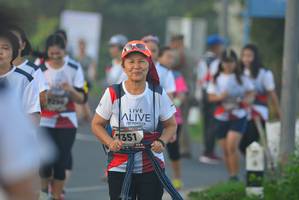 BIB: 1351
                            <button type="button" onclick="openModal(6413290)" class="btn btn-primary btn-sm float-right btn-popup" data-toggle="modal" data-target=".modal-high-quality">
                        <i class="fas fa-shopping-cart"></i> Add to Cart
                    </button>
                                            <button type="button" onclick="isThisMe(6413290, true)" class="btn btn-success btn-sm float-right btn-popup btn-isme hidden" data-toggle="tooltip" data-placement="bottom" title="นี่คือรูปของคุณใช่ไหม คลิกที่นี่เพื่อเอาเข้าอัลบั้ม">
                        <i class="fas fa-plus"></i> Add to album
                    </button>
                    <button type="button" onclick="isThisMe(6413290, false)" class="btn btn-warning btn-sm float-right btn-popup btn-isnotme hidden">
                        <i class="fas fa-ban"></i> Remove from album
                    </button>