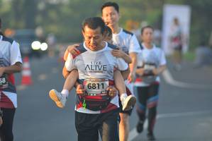 BIB: 6811
                            <button type="button" onclick="openModal(6416455)" class="btn btn-primary btn-sm float-right btn-popup" data-toggle="modal" data-target=".modal-high-quality">
                        <i class="fas fa-shopping-cart"></i> Add to Cart
                    </button>
                                            <button type="button" onclick="isThisMe(6416455, true)" class="btn btn-success btn-sm float-right btn-popup btn-isme hidden" data-toggle="tooltip" data-placement="bottom" title="นี่คือรูปของคุณใช่ไหม คลิกที่นี่เพื่อเอาเข้าอัลบั้ม">
                        <i class="fas fa-plus"></i> Add to album
                    </button>
                    <button type="button" onclick="isThisMe(6416455, false)" class="btn btn-warning btn-sm float-right btn-popup btn-isnotme hidden">
                        <i class="fas fa-ban"></i> Remove from album
                    </button>