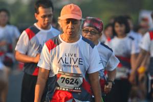 BIB: 7624
                            <button type="button" onclick="openModal(6414101)" class="btn btn-primary btn-sm float-right btn-popup" data-toggle="modal" data-target=".modal-high-quality">
                        <i class="fas fa-shopping-cart"></i> Add to Cart
                    </button>
                                            <button type="button" onclick="isThisMe(6414101, true)" class="btn btn-success btn-sm float-right btn-popup btn-isme hidden" data-toggle="tooltip" data-placement="bottom" title="นี่คือรูปของคุณใช่ไหม คลิกที่นี่เพื่อเอาเข้าอัลบั้ม">
                        <i class="fas fa-plus"></i> Add to album
                    </button>
                    <button type="button" onclick="isThisMe(6414101, false)" class="btn btn-warning btn-sm float-right btn-popup btn-isnotme hidden">
                        <i class="fas fa-ban"></i> Remove from album
                    </button>