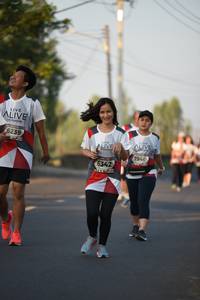 BIB: 6239, 7946, 6342
                            <button type="button" onclick="openModal(6386517)" class="btn btn-primary btn-sm float-right btn-popup" data-toggle="modal" data-target=".modal-high-quality">
                        <i class="fas fa-shopping-cart"></i> Add to Cart
                    </button>
                                            <button type="button" onclick="isThisMe(6386517, true)" class="btn btn-success btn-sm float-right btn-popup btn-isme hidden" data-toggle="tooltip" data-placement="bottom" title="นี่คือรูปของคุณใช่ไหม คลิกที่นี่เพื่อเอาเข้าอัลบั้ม">
                        <i class="fas fa-plus"></i> Add to album
                    </button>
                    <button type="button" onclick="isThisMe(6386517, false)" class="btn btn-warning btn-sm float-right btn-popup btn-isnotme hidden">
                        <i class="fas fa-ban"></i> Remove from album
                    </button>