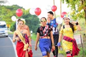 BIB: 910
                            <button type="button" onclick="openModal(6388188)" class="btn btn-primary btn-sm float-right btn-popup" data-toggle="modal" data-target=".modal-high-quality">
                        <i class="fas fa-shopping-cart"></i> Add to Cart
                    </button>
                                            <button type="button" onclick="isThisMe(6388188, true)" class="btn btn-success btn-sm float-right btn-popup btn-isme hidden" data-toggle="tooltip" data-placement="bottom" title="นี่คือรูปของคุณใช่ไหม คลิกที่นี่เพื่อเอาเข้าอัลบั้ม">
                        <i class="fas fa-plus"></i> Add to album
                    </button>
                    <button type="button" onclick="isThisMe(6388188, false)" class="btn btn-warning btn-sm float-right btn-popup btn-isnotme hidden">
                        <i class="fas fa-ban"></i> Remove from album
                    </button>