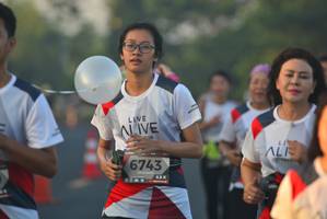 BIB: 6743
                            <button type="button" onclick="openModal(6413613)" class="btn btn-primary btn-sm float-right btn-popup" data-toggle="modal" data-target=".modal-high-quality">
                        <i class="fas fa-shopping-cart"></i> Add to Cart
                    </button>
                                            <button type="button" onclick="isThisMe(6413613, true)" class="btn btn-success btn-sm float-right btn-popup btn-isme hidden" data-toggle="tooltip" data-placement="bottom" title="นี่คือรูปของคุณใช่ไหม คลิกที่นี่เพื่อเอาเข้าอัลบั้ม">
                        <i class="fas fa-plus"></i> Add to album
                    </button>
                    <button type="button" onclick="isThisMe(6413613, false)" class="btn btn-warning btn-sm float-right btn-popup btn-isnotme hidden">
                        <i class="fas fa-ban"></i> Remove from album
                    </button>