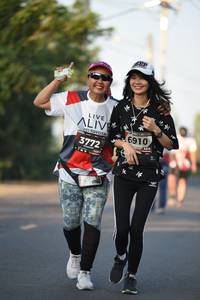 BIB: 6910, 3772, 124
                            <button type="button" onclick="openModal(6387536)" class="btn btn-primary btn-sm float-right btn-popup" data-toggle="modal" data-target=".modal-high-quality">
                        <i class="fas fa-shopping-cart"></i> Add to Cart
                    </button>
                                            <button type="button" onclick="isThisMe(6387536, true)" class="btn btn-success btn-sm float-right btn-popup btn-isme hidden" data-toggle="tooltip" data-placement="bottom" title="นี่คือรูปของคุณใช่ไหม คลิกที่นี่เพื่อเอาเข้าอัลบั้ม">
                        <i class="fas fa-plus"></i> Add to album
                    </button>
                    <button type="button" onclick="isThisMe(6387536, false)" class="btn btn-warning btn-sm float-right btn-popup btn-isnotme hidden">
                        <i class="fas fa-ban"></i> Remove from album
                    </button>