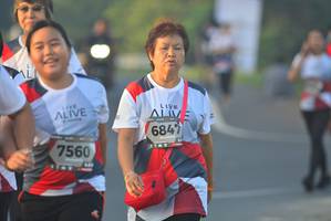 BIB: 6847, 7560
                            <button type="button" onclick="openModal(6417506)" class="btn btn-primary btn-sm float-right btn-popup" data-toggle="modal" data-target=".modal-high-quality">
                        <i class="fas fa-shopping-cart"></i> Add to Cart
                    </button>
                                            <button type="button" onclick="isThisMe(6417506, true)" class="btn btn-success btn-sm float-right btn-popup btn-isme hidden" data-toggle="tooltip" data-placement="bottom" title="นี่คือรูปของคุณใช่ไหม คลิกที่นี่เพื่อเอาเข้าอัลบั้ม">
                        <i class="fas fa-plus"></i> Add to album
                    </button>
                    <button type="button" onclick="isThisMe(6417506, false)" class="btn btn-warning btn-sm float-right btn-popup btn-isnotme hidden">
                        <i class="fas fa-ban"></i> Remove from album
                    </button>