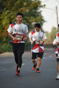 BIB: 6228, 700
                            <button type="button" onclick="openModal(6382059)" class="btn btn-primary btn-sm float-right btn-popup" data-toggle="modal" data-target=".modal-high-quality">
                        <i class="fas fa-shopping-cart"></i> Add to Cart
                    </button>
                                            <button type="button" onclick="isThisMe(6382059, true)" class="btn btn-success btn-sm float-right btn-popup btn-isme hidden" data-toggle="tooltip" data-placement="bottom" title="นี่คือรูปของคุณใช่ไหม คลิกที่นี่เพื่อเอาเข้าอัลบั้ม">
                        <i class="fas fa-plus"></i> Add to album
                    </button>
                    <button type="button" onclick="isThisMe(6382059, false)" class="btn btn-warning btn-sm float-right btn-popup btn-isnotme hidden">
                        <i class="fas fa-ban"></i> Remove from album
                    </button>