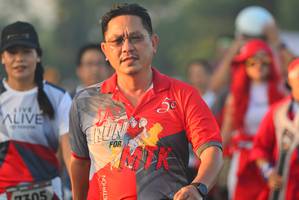 BIB: 305
                            <button type="button" onclick="openModal(6413834)" class="btn btn-primary btn-sm float-right btn-popup" data-toggle="modal" data-target=".modal-high-quality">
                        <i class="fas fa-shopping-cart"></i> Add to Cart
                    </button>
                                            <button type="button" onclick="isThisMe(6413834, true)" class="btn btn-success btn-sm float-right btn-popup btn-isme hidden" data-toggle="tooltip" data-placement="bottom" title="นี่คือรูปของคุณใช่ไหม คลิกที่นี่เพื่อเอาเข้าอัลบั้ม">
                        <i class="fas fa-plus"></i> Add to album
                    </button>
                    <button type="button" onclick="isThisMe(6413834, false)" class="btn btn-warning btn-sm float-right btn-popup btn-isnotme hidden">
                        <i class="fas fa-ban"></i> Remove from album
                    </button>