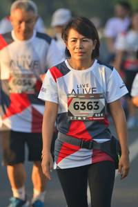 BIB: 6363
                            <button type="button" onclick="openModal(6404367)" class="btn btn-primary btn-sm float-right btn-popup" data-toggle="modal" data-target=".modal-high-quality">
                        <i class="fas fa-shopping-cart"></i> Add to Cart
                    </button>
                                            <button type="button" onclick="isThisMe(6404367, true)" class="btn btn-success btn-sm float-right btn-popup btn-isme hidden" data-toggle="tooltip" data-placement="bottom" title="นี่คือรูปของคุณใช่ไหม คลิกที่นี่เพื่อเอาเข้าอัลบั้ม">
                        <i class="fas fa-plus"></i> Add to album
                    </button>
                    <button type="button" onclick="isThisMe(6404367, false)" class="btn btn-warning btn-sm float-right btn-popup btn-isnotme hidden">
                        <i class="fas fa-ban"></i> Remove from album
                    </button>