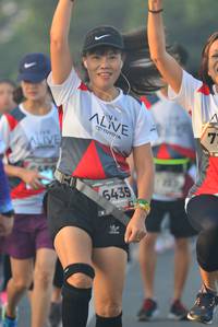 BIB: 6435
                            <button type="button" onclick="openModal(6412666)" class="btn btn-primary btn-sm float-right btn-popup" data-toggle="modal" data-target=".modal-high-quality">
                        <i class="fas fa-shopping-cart"></i> Add to Cart
                    </button>
                                            <button type="button" onclick="isThisMe(6412666, true)" class="btn btn-success btn-sm float-right btn-popup btn-isme hidden" data-toggle="tooltip" data-placement="bottom" title="นี่คือรูปของคุณใช่ไหม คลิกที่นี่เพื่อเอาเข้าอัลบั้ม">
                        <i class="fas fa-plus"></i> Add to album
                    </button>
                    <button type="button" onclick="isThisMe(6412666, false)" class="btn btn-warning btn-sm float-right btn-popup btn-isnotme hidden">
                        <i class="fas fa-ban"></i> Remove from album
                    </button>