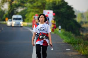 BIB: 3163
                            <button type="button" onclick="openModal(6388088)" class="btn btn-primary btn-sm float-right btn-popup" data-toggle="modal" data-target=".modal-high-quality">
                        <i class="fas fa-shopping-cart"></i> Add to Cart
                    </button>
                                            <button type="button" onclick="isThisMe(6388088, true)" class="btn btn-success btn-sm float-right btn-popup btn-isme hidden" data-toggle="tooltip" data-placement="bottom" title="นี่คือรูปของคุณใช่ไหม คลิกที่นี่เพื่อเอาเข้าอัลบั้ม">
                        <i class="fas fa-plus"></i> Add to album
                    </button>
                    <button type="button" onclick="isThisMe(6388088, false)" class="btn btn-warning btn-sm float-right btn-popup btn-isnotme hidden">
                        <i class="fas fa-ban"></i> Remove from album
                    </button>