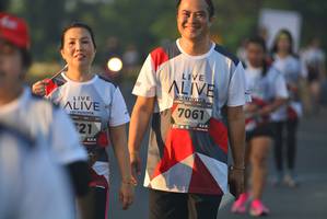 BIB: 7061
                            <button type="button" onclick="openModal(6416613)" class="btn btn-primary btn-sm float-right btn-popup" data-toggle="modal" data-target=".modal-high-quality">
                        <i class="fas fa-shopping-cart"></i> Add to Cart
                    </button>
                                            <button type="button" onclick="isThisMe(6416613, true)" class="btn btn-success btn-sm float-right btn-popup btn-isme hidden" data-toggle="tooltip" data-placement="bottom" title="นี่คือรูปของคุณใช่ไหม คลิกที่นี่เพื่อเอาเข้าอัลบั้ม">
                        <i class="fas fa-plus"></i> Add to album
                    </button>
                    <button type="button" onclick="isThisMe(6416613, false)" class="btn btn-warning btn-sm float-right btn-popup btn-isnotme hidden">
                        <i class="fas fa-ban"></i> Remove from album
                    </button>