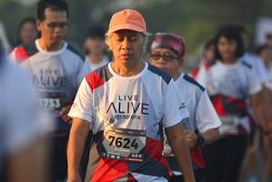 BIB: 3753, 7624
                            <button type="button" onclick="openModal(6414098)" class="btn btn-primary btn-sm float-right btn-popup" data-toggle="modal" data-target=".modal-high-quality">
                        <i class="fas fa-shopping-cart"></i> Add to Cart
                    </button>
                                            <button type="button" onclick="isThisMe(6414098, true)" class="btn btn-success btn-sm float-right btn-popup btn-isme hidden" data-toggle="tooltip" data-placement="bottom" title="นี่คือรูปของคุณใช่ไหม คลิกที่นี่เพื่อเอาเข้าอัลบั้ม">
                        <i class="fas fa-plus"></i> Add to album
                    </button>
                    <button type="button" onclick="isThisMe(6414098, false)" class="btn btn-warning btn-sm float-right btn-popup btn-isnotme hidden">
                        <i class="fas fa-ban"></i> Remove from album
                    </button>