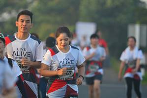 BIB: 966
                            <button type="button" onclick="openModal(6413643)" class="btn btn-primary btn-sm float-right btn-popup" data-toggle="modal" data-target=".modal-high-quality">
                        <i class="fas fa-shopping-cart"></i> Add to Cart
                    </button>
                                            <button type="button" onclick="isThisMe(6413643, true)" class="btn btn-success btn-sm float-right btn-popup btn-isme hidden" data-toggle="tooltip" data-placement="bottom" title="นี่คือรูปของคุณใช่ไหม คลิกที่นี่เพื่อเอาเข้าอัลบั้ม">
                        <i class="fas fa-plus"></i> Add to album
                    </button>
                    <button type="button" onclick="isThisMe(6413643, false)" class="btn btn-warning btn-sm float-right btn-popup btn-isnotme hidden">
                        <i class="fas fa-ban"></i> Remove from album
                    </button>