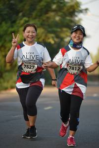 BIB: 7812, 7527
                            <button type="button" onclick="openModal(6386916)" class="btn btn-primary btn-sm float-right btn-popup" data-toggle="modal" data-target=".modal-high-quality">
                        <i class="fas fa-shopping-cart"></i> Add to Cart
                    </button>
                                            <button type="button" onclick="isThisMe(6386916, true)" class="btn btn-success btn-sm float-right btn-popup btn-isme hidden" data-toggle="tooltip" data-placement="bottom" title="นี่คือรูปของคุณใช่ไหม คลิกที่นี่เพื่อเอาเข้าอัลบั้ม">
                        <i class="fas fa-plus"></i> Add to album
                    </button>
                    <button type="button" onclick="isThisMe(6386916, false)" class="btn btn-warning btn-sm float-right btn-popup btn-isnotme hidden">
                        <i class="fas fa-ban"></i> Remove from album
                    </button>