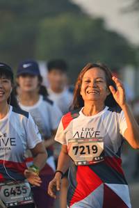 BIB: 7219, 6435
                            <button type="button" onclick="openModal(6412677)" class="btn btn-primary btn-sm float-right btn-popup" data-toggle="modal" data-target=".modal-high-quality">
                        <i class="fas fa-shopping-cart"></i> Add to Cart
                    </button>
                                            <button type="button" onclick="isThisMe(6412677, true)" class="btn btn-success btn-sm float-right btn-popup btn-isme hidden" data-toggle="tooltip" data-placement="bottom" title="นี่คือรูปของคุณใช่ไหม คลิกที่นี่เพื่อเอาเข้าอัลบั้ม">
                        <i class="fas fa-plus"></i> Add to album
                    </button>
                    <button type="button" onclick="isThisMe(6412677, false)" class="btn btn-warning btn-sm float-right btn-popup btn-isnotme hidden">
                        <i class="fas fa-ban"></i> Remove from album
                    </button>