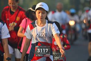 BIB: 3117, 801, 128
                            <button type="button" onclick="openModal(6404850)" class="btn btn-primary btn-sm float-right btn-popup" data-toggle="modal" data-target=".modal-high-quality">
                        <i class="fas fa-shopping-cart"></i> Add to Cart
                    </button>
                                            <button type="button" onclick="isThisMe(6404850, true)" class="btn btn-success btn-sm float-right btn-popup btn-isme hidden" data-toggle="tooltip" data-placement="bottom" title="นี่คือรูปของคุณใช่ไหม คลิกที่นี่เพื่อเอาเข้าอัลบั้ม">
                        <i class="fas fa-plus"></i> Add to album
                    </button>
                    <button type="button" onclick="isThisMe(6404850, false)" class="btn btn-warning btn-sm float-right btn-popup btn-isnotme hidden">
                        <i class="fas fa-ban"></i> Remove from album
                    </button>