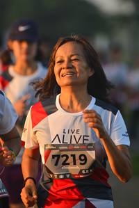 BIB: 2019, 7219
                            <button type="button" onclick="openModal(6412686)" class="btn btn-primary btn-sm float-right btn-popup" data-toggle="modal" data-target=".modal-high-quality">
                        <i class="fas fa-shopping-cart"></i> Add to Cart
                    </button>
                                            <button type="button" onclick="isThisMe(6412686, true)" class="btn btn-success btn-sm float-right btn-popup btn-isme hidden" data-toggle="tooltip" data-placement="bottom" title="นี่คือรูปของคุณใช่ไหม คลิกที่นี่เพื่อเอาเข้าอัลบั้ม">
                        <i class="fas fa-plus"></i> Add to album
                    </button>
                    <button type="button" onclick="isThisMe(6412686, false)" class="btn btn-warning btn-sm float-right btn-popup btn-isnotme hidden">
                        <i class="fas fa-ban"></i> Remove from album
                    </button>