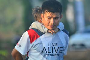 BIB: 
                            <button type="button" onclick="openModal(6418552)" class="btn btn-primary btn-sm float-right btn-popup" data-toggle="modal" data-target=".modal-high-quality">
                        <i class="fas fa-shopping-cart"></i> Add to Cart
                    </button>
                                            <button type="button" onclick="isThisMe(6418552, true)" class="btn btn-success btn-sm float-right btn-popup btn-isme hidden" data-toggle="tooltip" data-placement="bottom" title="นี่คือรูปของคุณใช่ไหม คลิกที่นี่เพื่อเอาเข้าอัลบั้ม">
                        <i class="fas fa-plus"></i> Add to album
                    </button>
                    <button type="button" onclick="isThisMe(6418552, false)" class="btn btn-warning btn-sm float-right btn-popup btn-isnotme hidden">
                        <i class="fas fa-ban"></i> Remove from album
                    </button>