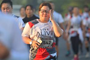 BIB: 542
                            <button type="button" onclick="openModal(6415897)" class="btn btn-primary btn-sm float-right btn-popup" data-toggle="modal" data-target=".modal-high-quality">
                        <i class="fas fa-shopping-cart"></i> Add to Cart
                    </button>
                                            <button type="button" onclick="isThisMe(6415897, true)" class="btn btn-success btn-sm float-right btn-popup btn-isme hidden" data-toggle="tooltip" data-placement="bottom" title="นี่คือรูปของคุณใช่ไหม คลิกที่นี่เพื่อเอาเข้าอัลบั้ม">
                        <i class="fas fa-plus"></i> Add to album
                    </button>
                    <button type="button" onclick="isThisMe(6415897, false)" class="btn btn-warning btn-sm float-right btn-popup btn-isnotme hidden">
                        <i class="fas fa-ban"></i> Remove from album
                    </button>