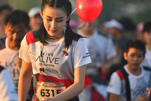 BIB: 631
                            <button type="button" onclick="openModal(6412975)" class="btn btn-primary btn-sm float-right btn-popup" data-toggle="modal" data-target=".modal-high-quality">
                        <i class="fas fa-shopping-cart"></i> Add to Cart
                    </button>
                                            <button type="button" onclick="isThisMe(6412975, true)" class="btn btn-success btn-sm float-right btn-popup btn-isme hidden" data-toggle="tooltip" data-placement="bottom" title="นี่คือรูปของคุณใช่ไหม คลิกที่นี่เพื่อเอาเข้าอัลบั้ม">
                        <i class="fas fa-plus"></i> Add to album
                    </button>
                    <button type="button" onclick="isThisMe(6412975, false)" class="btn btn-warning btn-sm float-right btn-popup btn-isnotme hidden">
                        <i class="fas fa-ban"></i> Remove from album
                    </button>