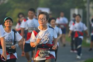 BIB: 400, 6470
                            <button type="button" onclick="openModal(6404915)" class="btn btn-primary btn-sm float-right btn-popup" data-toggle="modal" data-target=".modal-high-quality">
                        <i class="fas fa-shopping-cart"></i> Add to Cart
                    </button>
                                            <button type="button" onclick="isThisMe(6404915, true)" class="btn btn-success btn-sm float-right btn-popup btn-isme hidden" data-toggle="tooltip" data-placement="bottom" title="นี่คือรูปของคุณใช่ไหม คลิกที่นี่เพื่อเอาเข้าอัลบั้ม">
                        <i class="fas fa-plus"></i> Add to album
                    </button>
                    <button type="button" onclick="isThisMe(6404915, false)" class="btn btn-warning btn-sm float-right btn-popup btn-isnotme hidden">
                        <i class="fas fa-ban"></i> Remove from album
                    </button>