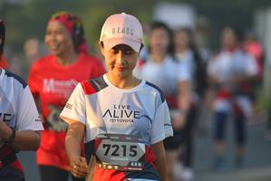 BIB: 7215
                            <button type="button" onclick="openModal(6414809)" class="btn btn-primary btn-sm float-right btn-popup" data-toggle="modal" data-target=".modal-high-quality">
                        <i class="fas fa-shopping-cart"></i> Add to Cart
                    </button>
                                            <button type="button" onclick="isThisMe(6414809, true)" class="btn btn-success btn-sm float-right btn-popup btn-isme hidden" data-toggle="tooltip" data-placement="bottom" title="นี่คือรูปของคุณใช่ไหม คลิกที่นี่เพื่อเอาเข้าอัลบั้ม">
                        <i class="fas fa-plus"></i> Add to album
                    </button>
                    <button type="button" onclick="isThisMe(6414809, false)" class="btn btn-warning btn-sm float-right btn-popup btn-isnotme hidden">
                        <i class="fas fa-ban"></i> Remove from album
                    </button>