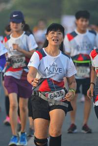 BIB: 6450, 6435
                            <button type="button" onclick="openModal(6412638)" class="btn btn-primary btn-sm float-right btn-popup" data-toggle="modal" data-target=".modal-high-quality">
                        <i class="fas fa-shopping-cart"></i> Add to Cart
                    </button>
                                            <button type="button" onclick="isThisMe(6412638, true)" class="btn btn-success btn-sm float-right btn-popup btn-isme hidden" data-toggle="tooltip" data-placement="bottom" title="นี่คือรูปของคุณใช่ไหม คลิกที่นี่เพื่อเอาเข้าอัลบั้ม">
                        <i class="fas fa-plus"></i> Add to album
                    </button>
                    <button type="button" onclick="isThisMe(6412638, false)" class="btn btn-warning btn-sm float-right btn-popup btn-isnotme hidden">
                        <i class="fas fa-ban"></i> Remove from album
                    </button>