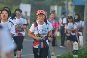 BIB: 294
                            <button type="button" onclick="openModal(6413284)" class="btn btn-primary btn-sm float-right btn-popup" data-toggle="modal" data-target=".modal-high-quality">
                        <i class="fas fa-shopping-cart"></i> Add to Cart
                    </button>
                                            <button type="button" onclick="isThisMe(6413284, true)" class="btn btn-success btn-sm float-right btn-popup btn-isme hidden" data-toggle="tooltip" data-placement="bottom" title="นี่คือรูปของคุณใช่ไหม คลิกที่นี่เพื่อเอาเข้าอัลบั้ม">
                        <i class="fas fa-plus"></i> Add to album
                    </button>
                    <button type="button" onclick="isThisMe(6413284, false)" class="btn btn-warning btn-sm float-right btn-popup btn-isnotme hidden">
                        <i class="fas fa-ban"></i> Remove from album
                    </button>