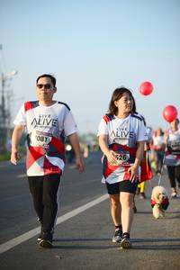 BIB: 081, 526
                            <button type="button" onclick="openModal(6464721)" class="btn btn-primary btn-sm float-right btn-popup" data-toggle="modal" data-target=".modal-high-quality">
                        <i class="fas fa-shopping-cart"></i> Add to Cart
                    </button>
                                            <button type="button" onclick="isThisMe(6464721, true)" class="btn btn-success btn-sm float-right btn-popup btn-isme hidden" data-toggle="tooltip" data-placement="bottom" title="นี่คือรูปของคุณใช่ไหม คลิกที่นี่เพื่อเอาเข้าอัลบั้ม">
                        <i class="fas fa-plus"></i> Add to album
                    </button>
                    <button type="button" onclick="isThisMe(6464721, false)" class="btn btn-warning btn-sm float-right btn-popup btn-isnotme hidden">
                        <i class="fas fa-ban"></i> Remove from album
                    </button>