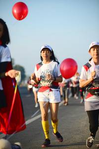 BIB: 7900
                            <button type="button" onclick="openModal(6464729)" class="btn btn-primary btn-sm float-right btn-popup" data-toggle="modal" data-target=".modal-high-quality">
                        <i class="fas fa-shopping-cart"></i> Add to Cart
                    </button>
                                            <button type="button" onclick="isThisMe(6464729, true)" class="btn btn-success btn-sm float-right btn-popup btn-isme hidden" data-toggle="tooltip" data-placement="bottom" title="นี่คือรูปของคุณใช่ไหม คลิกที่นี่เพื่อเอาเข้าอัลบั้ม">
                        <i class="fas fa-plus"></i> Add to album
                    </button>
                    <button type="button" onclick="isThisMe(6464729, false)" class="btn btn-warning btn-sm float-right btn-popup btn-isnotme hidden">
                        <i class="fas fa-ban"></i> Remove from album
                    </button>