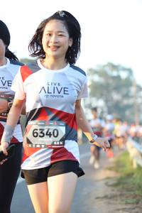 BIB: 6340
                            <button type="button" onclick="openModal(6513535)" class="btn btn-primary btn-sm float-right btn-popup" data-toggle="modal" data-target=".modal-high-quality">
                        <i class="fas fa-shopping-cart"></i> Add to Cart
                    </button>
                                            <button type="button" onclick="isThisMe(6513535, true)" class="btn btn-success btn-sm float-right btn-popup btn-isme hidden" data-toggle="tooltip" data-placement="bottom" title="นี่คือรูปของคุณใช่ไหม คลิกที่นี่เพื่อเอาเข้าอัลบั้ม">
                        <i class="fas fa-plus"></i> Add to album
                    </button>
                    <button type="button" onclick="isThisMe(6513535, false)" class="btn btn-warning btn-sm float-right btn-popup btn-isnotme hidden">
                        <i class="fas fa-ban"></i> Remove from album
                    </button>