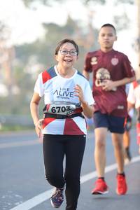 BIB: 670
                            <button type="button" onclick="openModal(6455553)" class="btn btn-primary btn-sm float-right btn-popup" data-toggle="modal" data-target=".modal-high-quality">
                        <i class="fas fa-shopping-cart"></i> Add to Cart
                    </button>
                                            <button type="button" onclick="isThisMe(6455553, true)" class="btn btn-success btn-sm float-right btn-popup btn-isme hidden" data-toggle="tooltip" data-placement="bottom" title="นี่คือรูปของคุณใช่ไหม คลิกที่นี่เพื่อเอาเข้าอัลบั้ม">
                        <i class="fas fa-plus"></i> Add to album
                    </button>
                    <button type="button" onclick="isThisMe(6455553, false)" class="btn btn-warning btn-sm float-right btn-popup btn-isnotme hidden">
                        <i class="fas fa-ban"></i> Remove from album
                    </button>